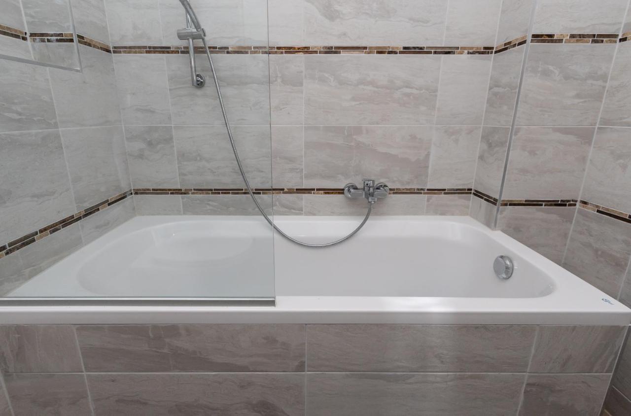 Comfortable Romantic 1 Bedroom Apartment Near Augarten เวียนนา ภายนอก รูปภาพ